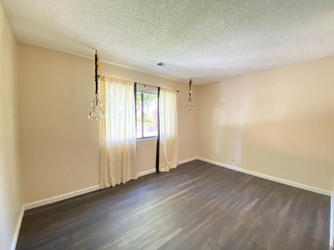 Building Photo - Remodeled Modern Single Story, Benicia