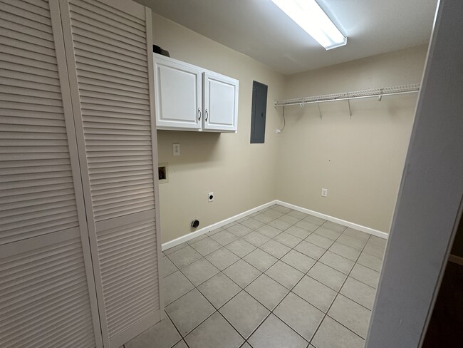 Laundry room - 187 Cedar St