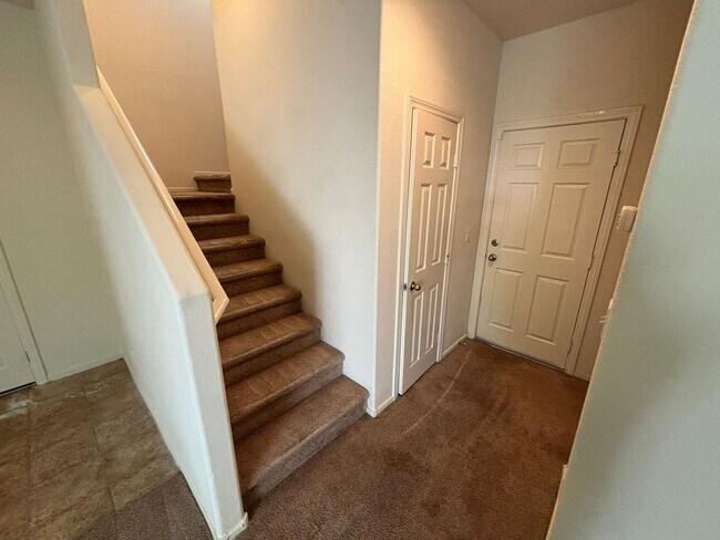 Building Photo - GUARD GATED 3 BED 2.5 BATH 2 CAR GARAGE TO...