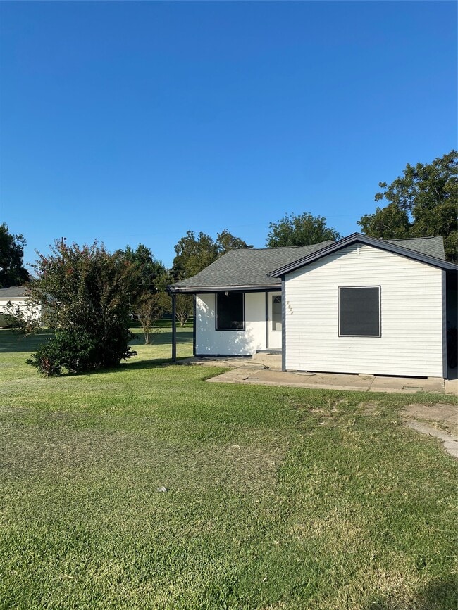 Building Photo - 1802 N Avenue Q