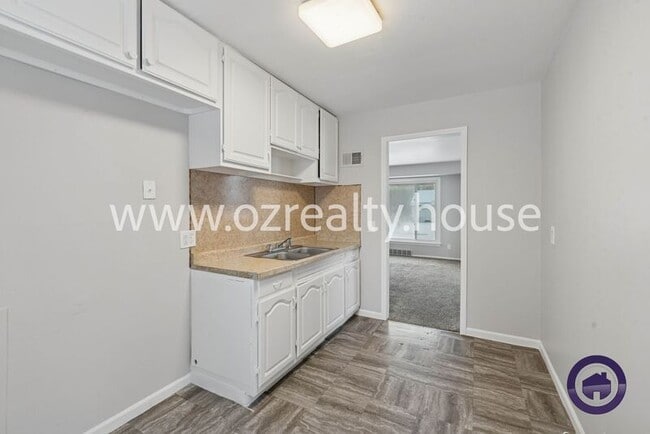 Building Photo - 532 W Capistrano Ave