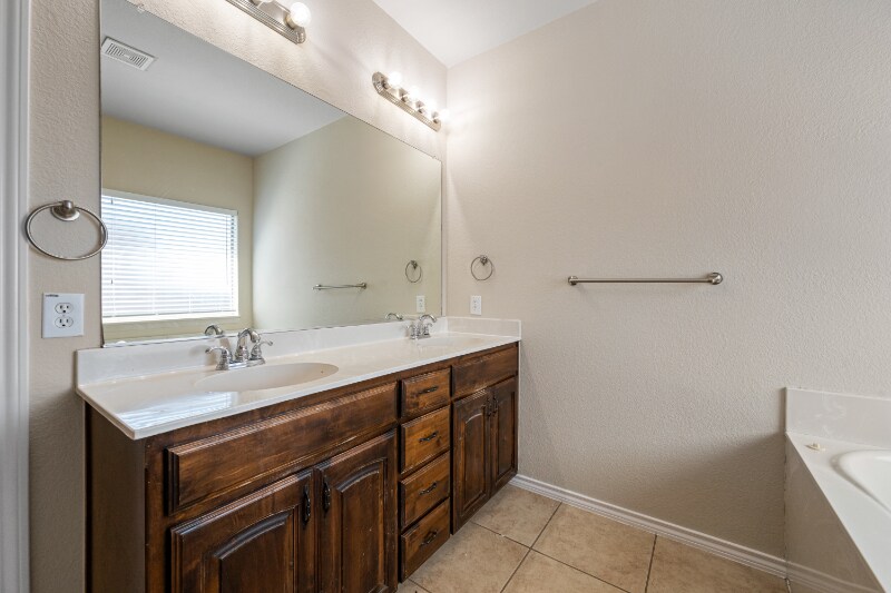 Building Photo - 2709 Twinflower Dr