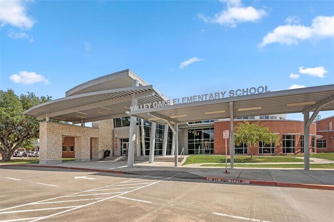 Building Photo - 8430 N Hilshire Park Dr