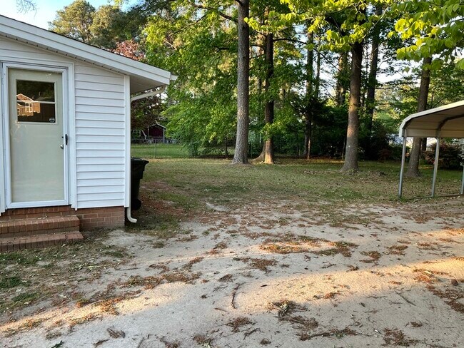 Building Photo - 406 Bryan St