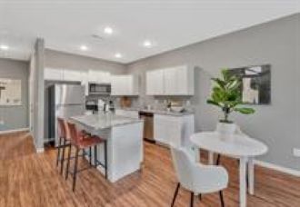 Building Photo - 775 N St Paul St