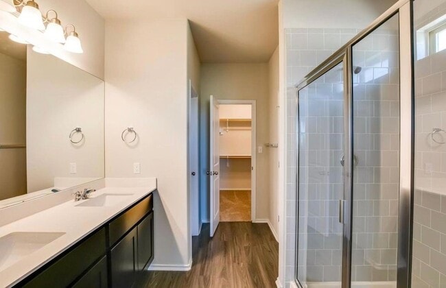 Building Photo - 129 Goldfinch Dr