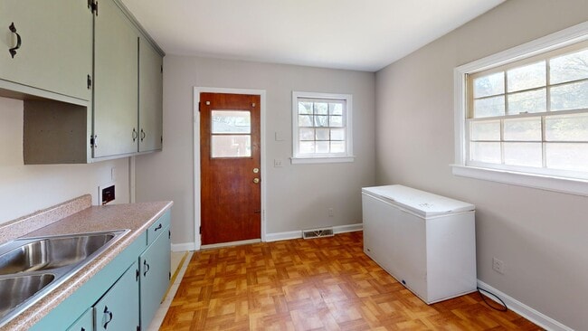 Building Photo - 814 Wabash Ave