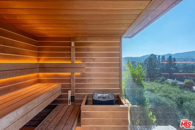 Building Photo - 4305 Clear Valley Dr