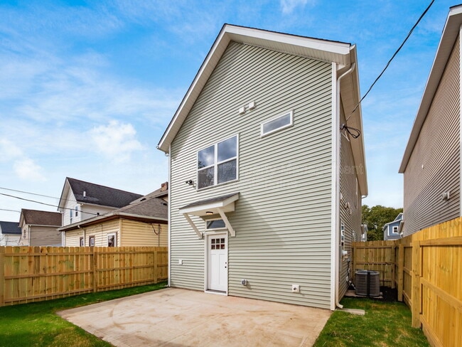 Building Photo - 166 Wisconsin Ave