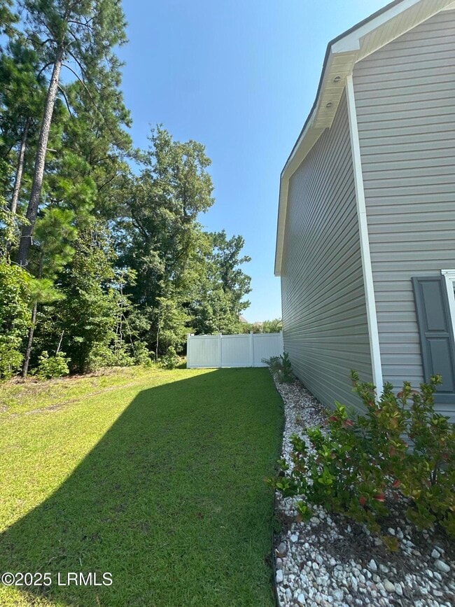 Building Photo - 35 Sandy Strm Dr