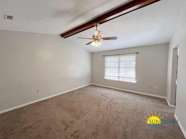 Building Photo - Charming 3 Bedroom Home in Countryview Estates community with Solar Panels!