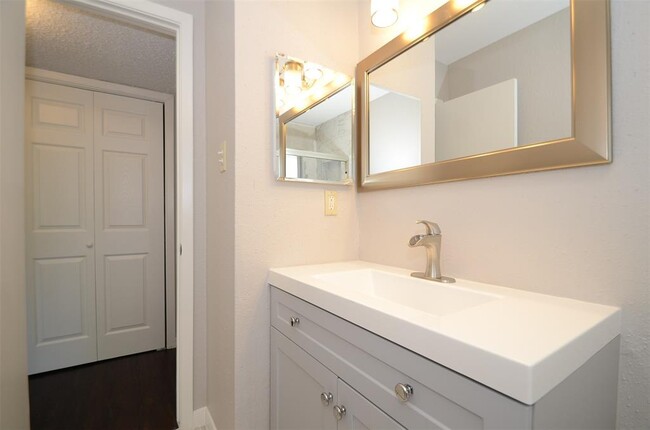 Building Photo - 5650 Birchmont Dr