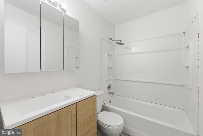 Building Photo - 27 Villanova Ct