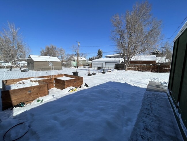 Building Photo - 4780 S Cherokee St
