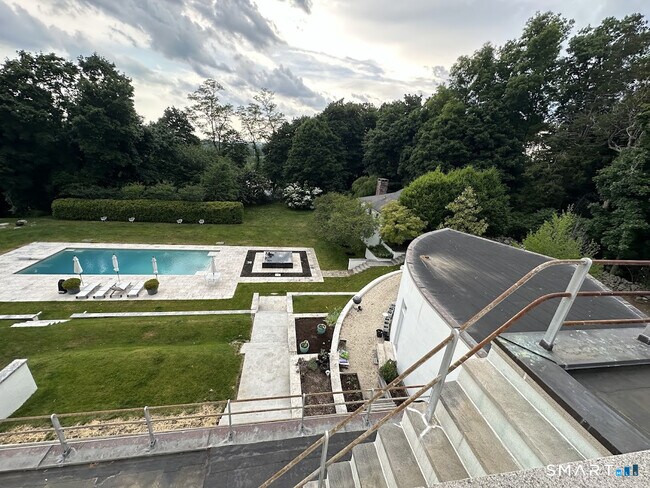Building Photo - 126 Morningside Dr S