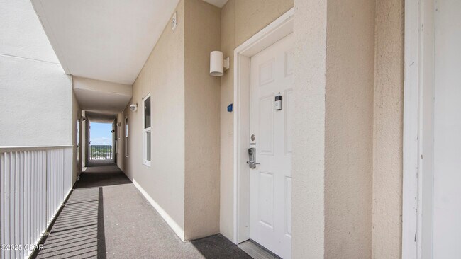 Building Photo - 9902 S Thomas Dr