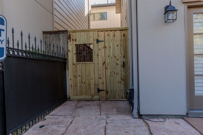 Building Photo - 2101 Elmen St