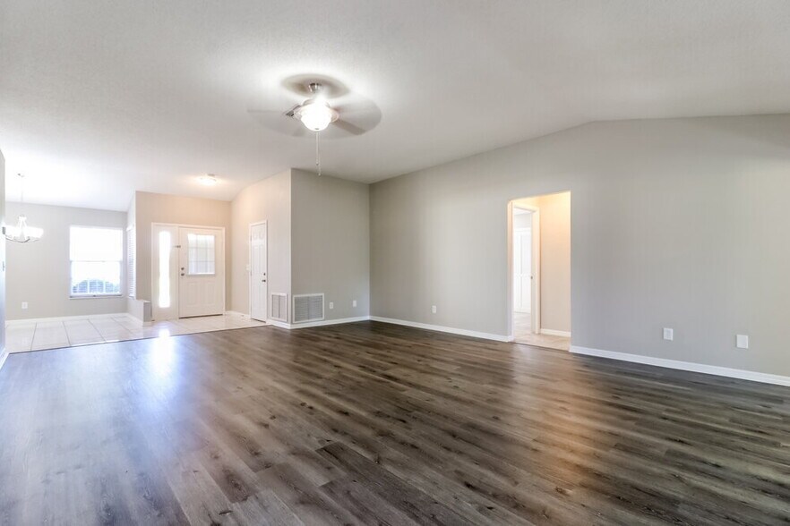 Building Photo - 8012 Cameron Cay Ct