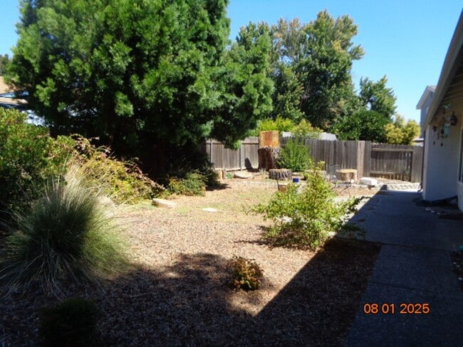 Building Photo - 312 Royal Oaks Dr