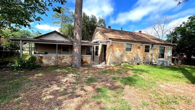 Building Photo - 316 Kelley St