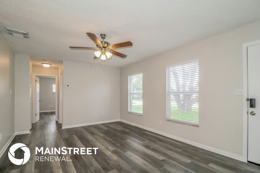 Building Photo - 216 Lochmond Dr