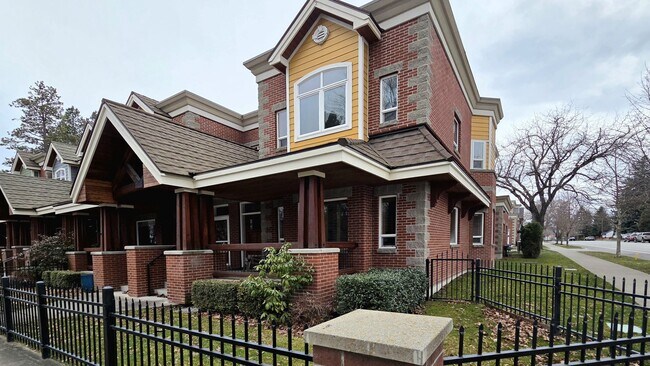 Building Photo - Beautiful Corner Unit Condo in Downtown Coeur d'Alene