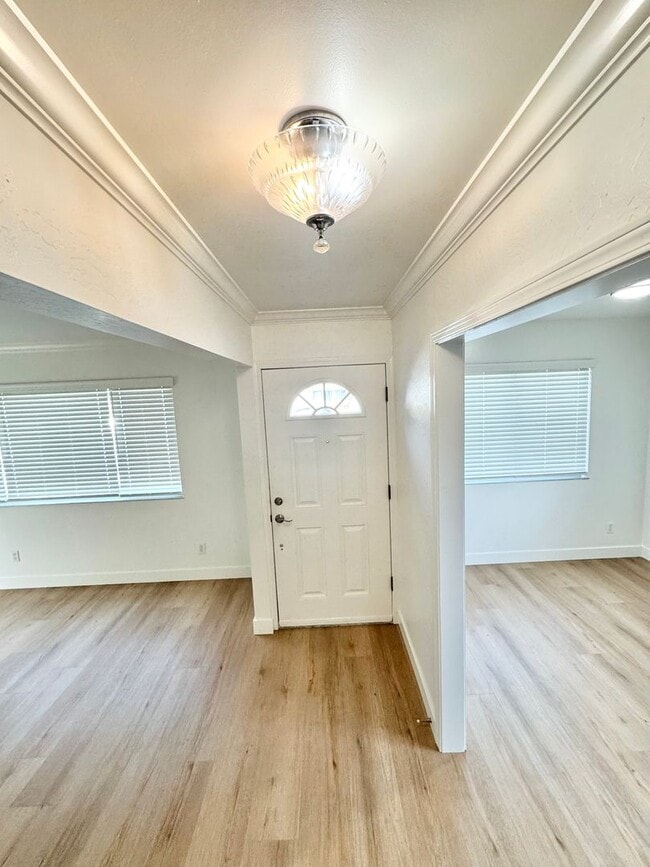 Building Photo - Castro Valley 2BD/1.5BA, 2 Story Duplex with Shared Garage