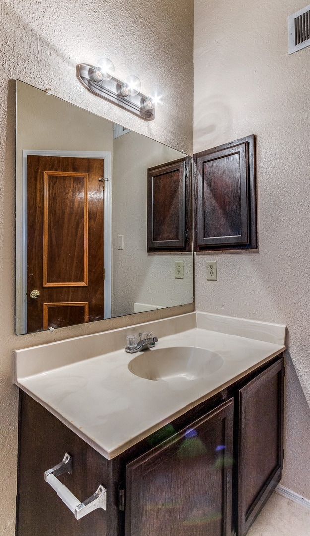 Building Photo - Prestigious Tri Level Home on East Side