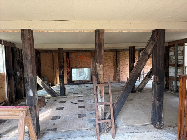 Building Photo - 2303 Victory Ave