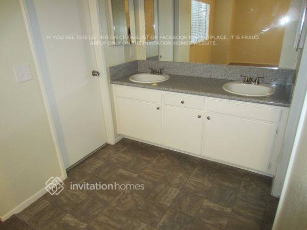 Building Photo - 1404 Springline Dr