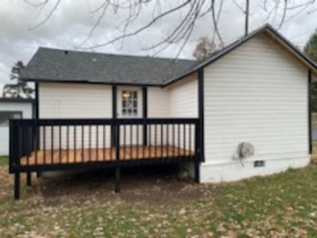 Building Photo - Charming 2 Bedroom Home on Corner Lot