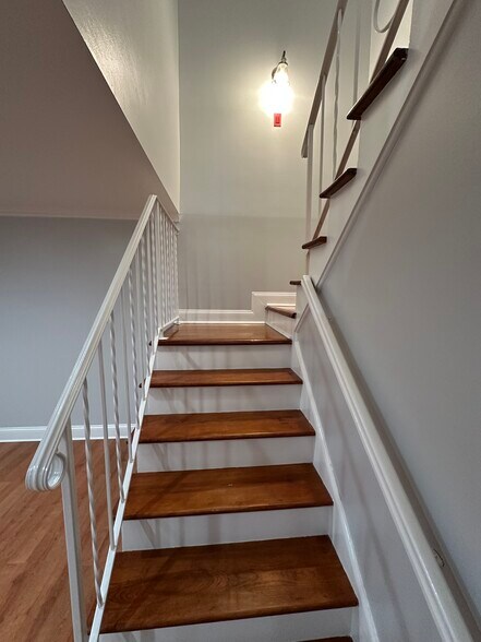 Building Photo - 287 Sagamore Hills Dr