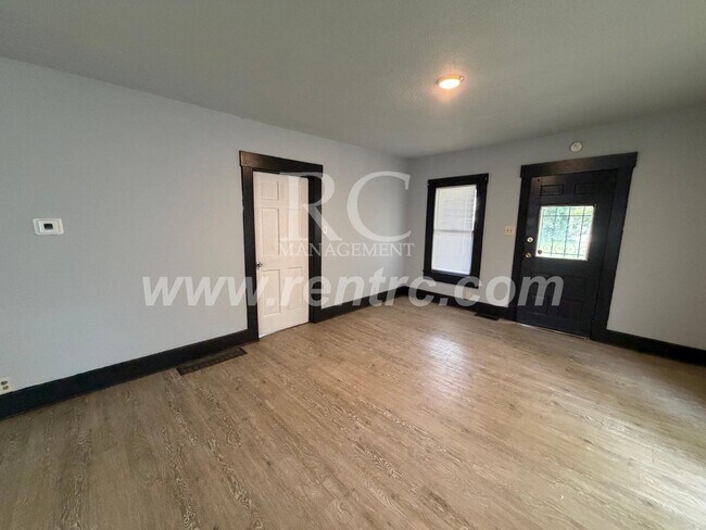 Building Photo - 11 Kentucky-