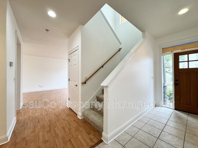 Building Photo - 6924 SW Kim Pl