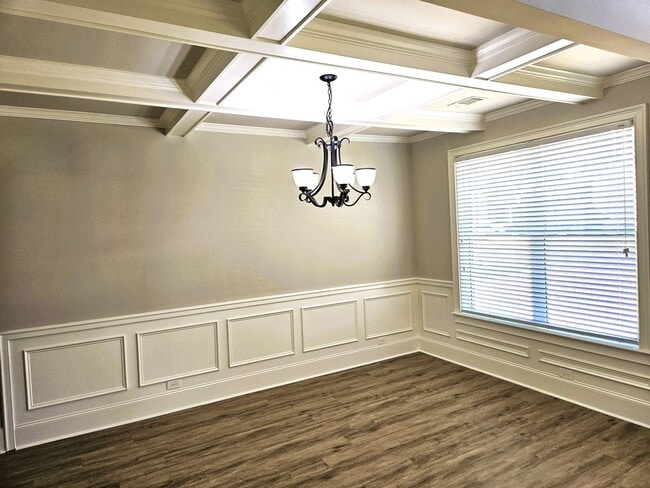 Building Photo - 5 Bedroom / 4 Bath Single Family Home