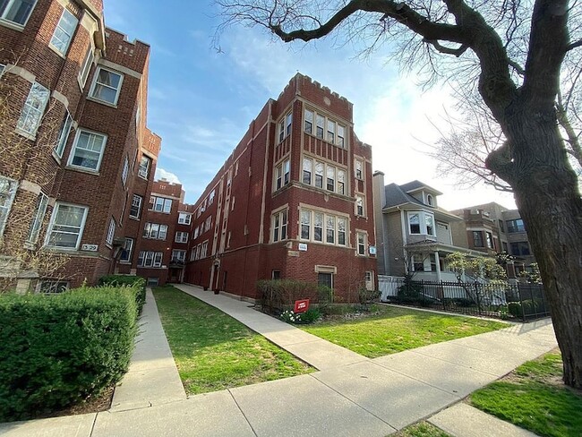 Primary Photo - 1335 W Carmen Ave
