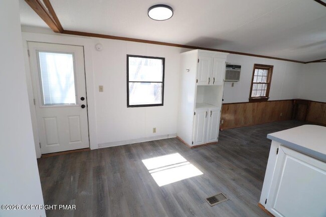 Building Photo - 238 Birchwood Ln