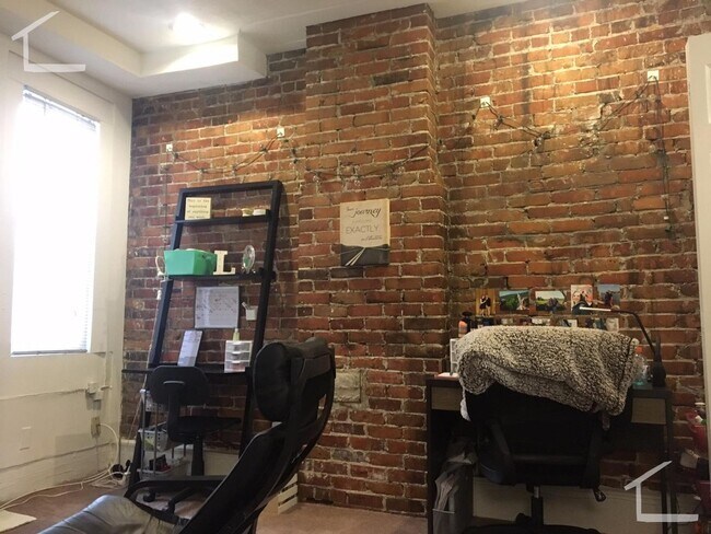 Building Photo - 218 Hemenway St