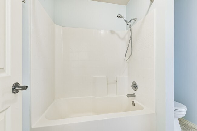 Building Photo - 738 Redwing Pl Dr