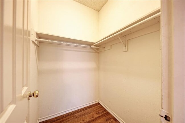 Building Photo - 914 W 26th St