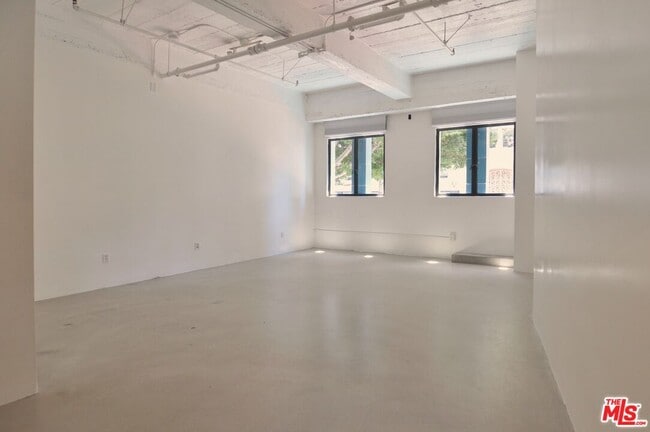 Building Photo - 849 S Broadway