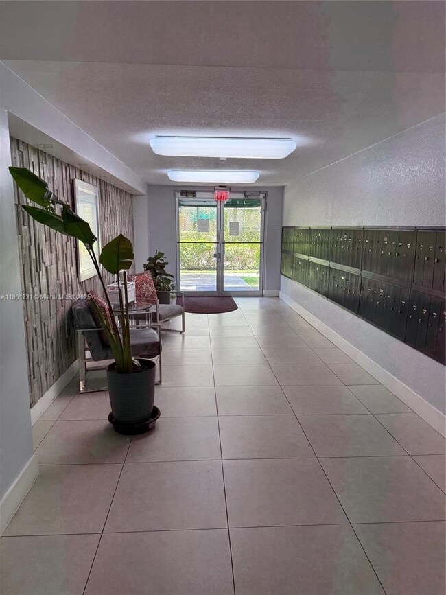 Primary Photo - 9350 Fontainebleau Blvd