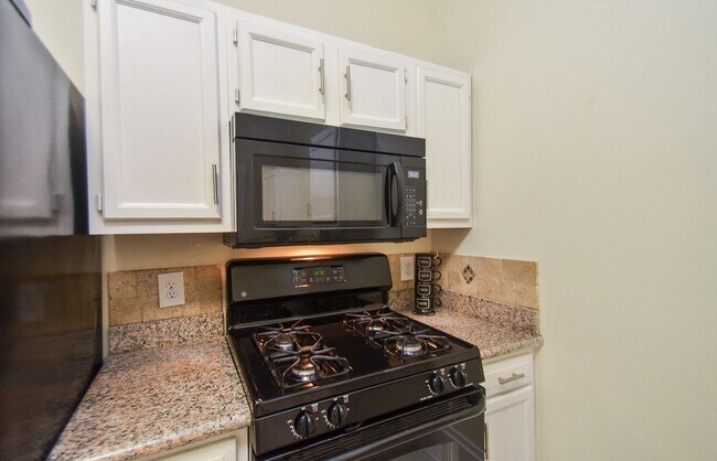 Building Photo - 1707 Sabine St