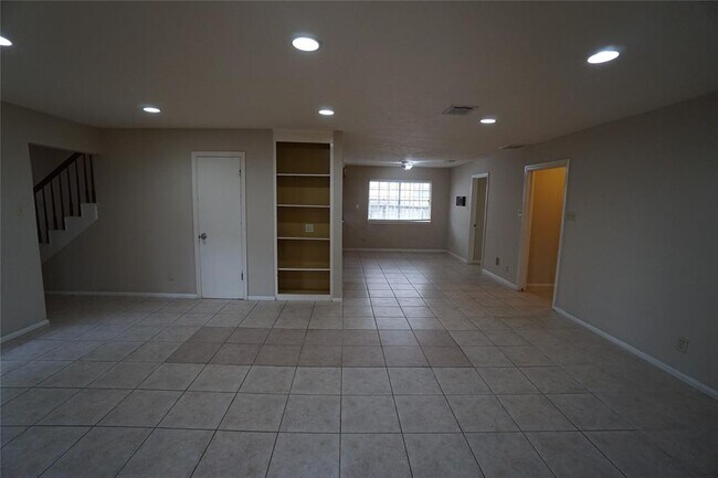 Building Photo - 7827 Candle Ln