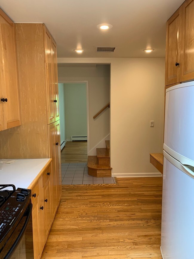 Building Photo - Amazing 2BD/2BA Chautauqua Home!