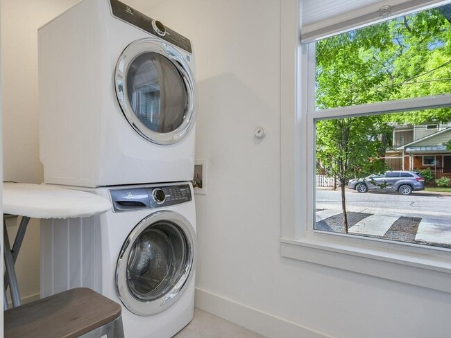 Building Photo - 1313 Garden St