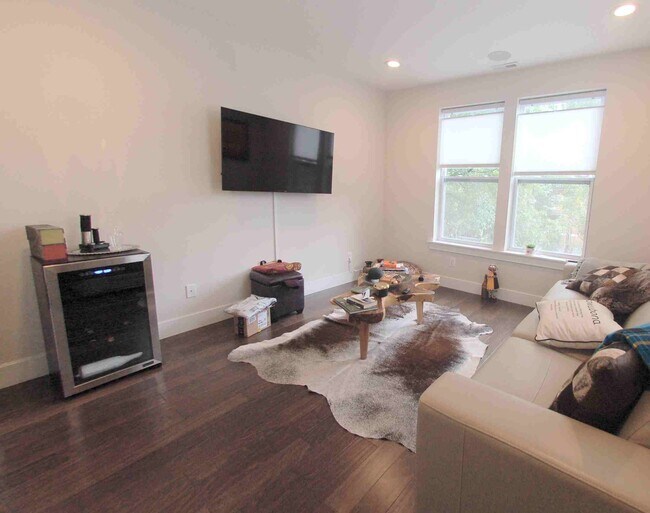 Bedroom main level - 727 Jefferson St NW