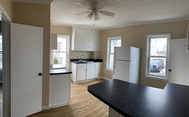 Building Photo - 270 Manchester St