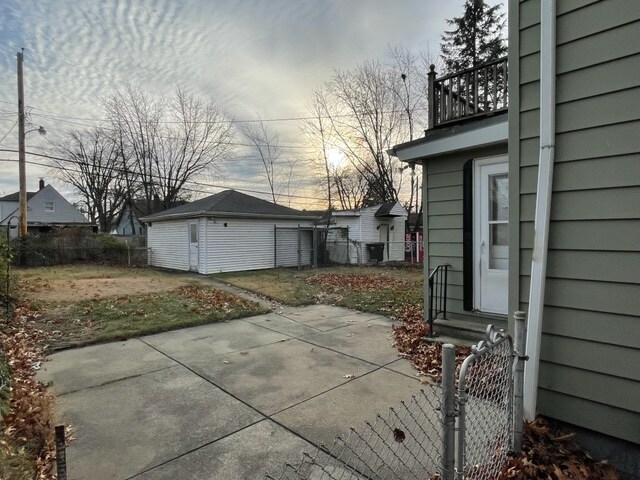 Building Photo - 426 S Edison Ave
