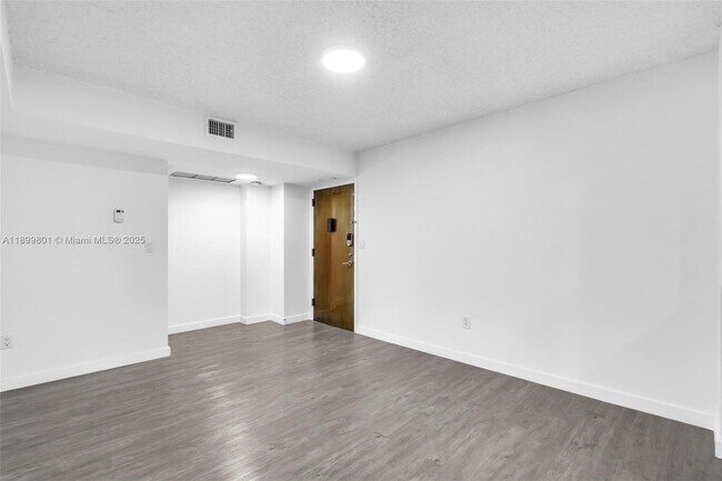 Building Photo - 2333 Brickell Ave
